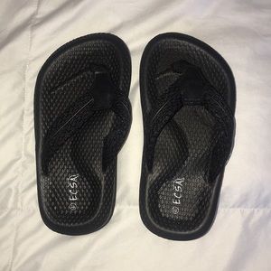 Ecsa kids black flip flops